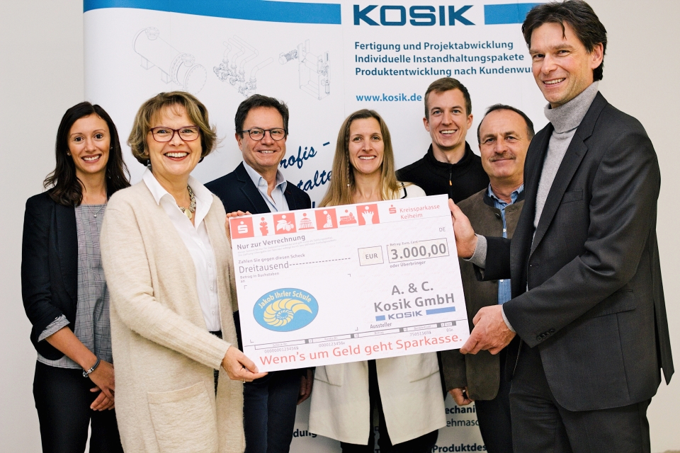 KOSIK spendet 3000 Euro an Schule